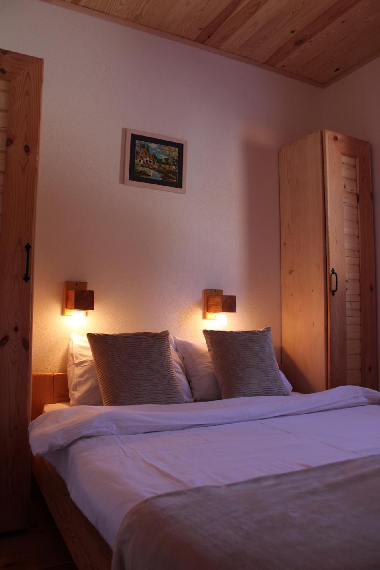 Pubhouse & Rooms Pahulja Kolasin Bagian luar foto